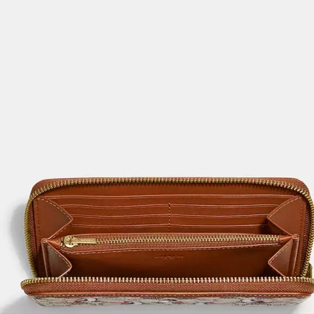 Coach Wallet - Picture 6 of 7